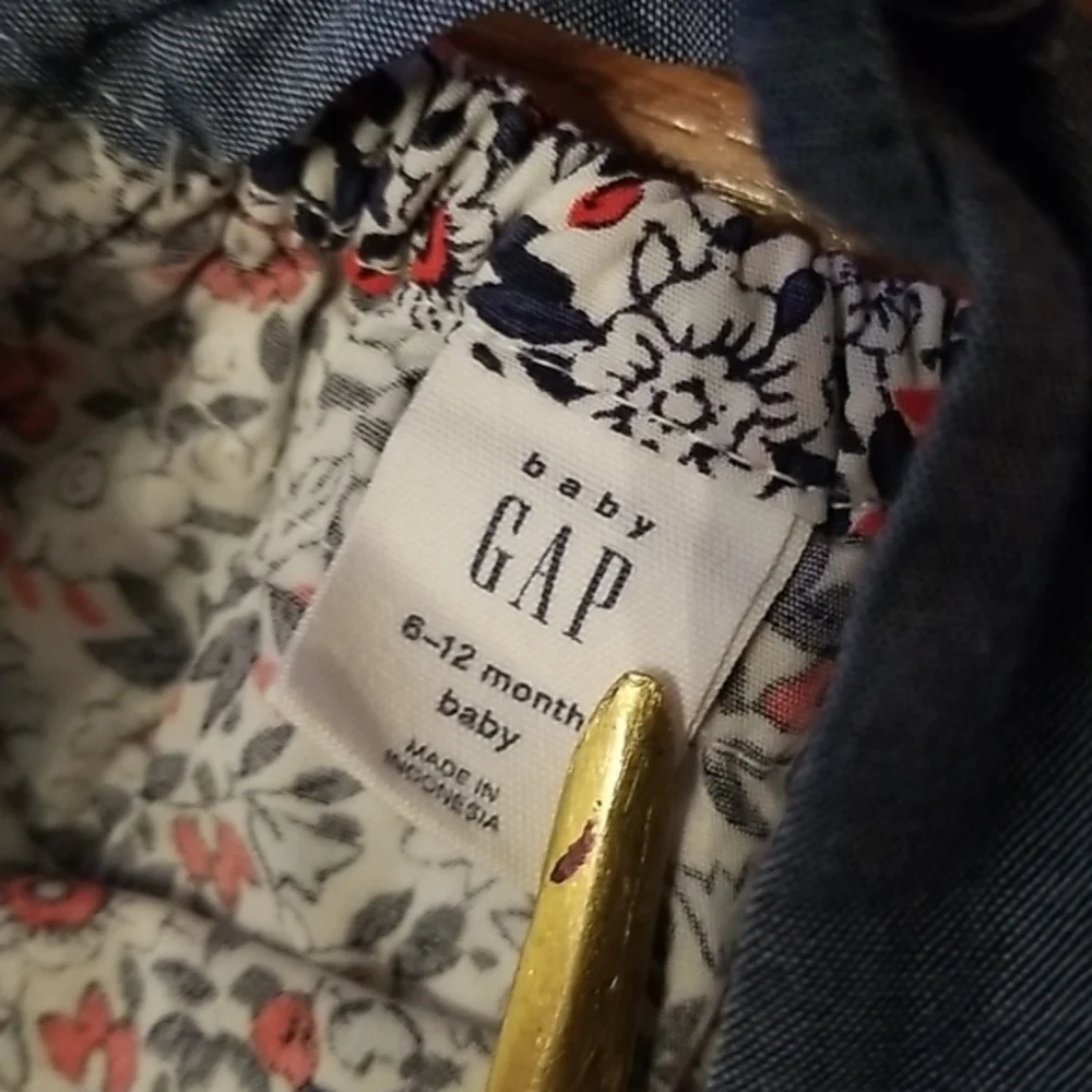 We gap rompers 6-12mo‎
